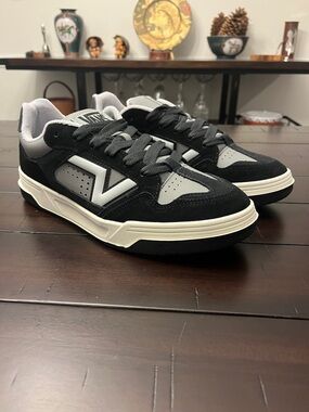 Vans Upland Skateboard Shoes Sneakers new black grey Mens Size 10.5